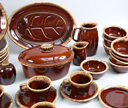 UNITED STATES - Hull Pottery Company
Part...