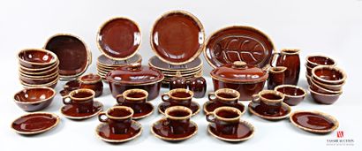 UNITED STATES - Hull Pottery Company
Part...