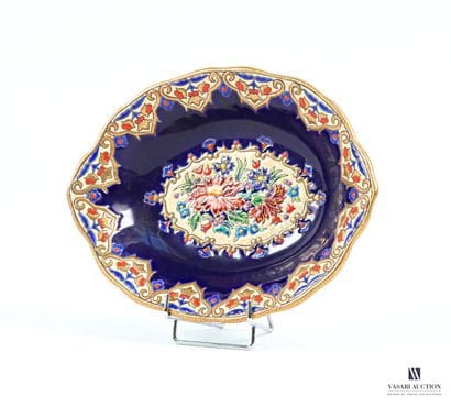 LONGWY Manufacture de
Renaissance-style earthenware...