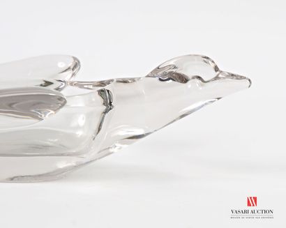 Coupe en cristal moulé figurant un oiseau...