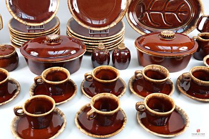 UNITED STATES - Hull Pottery Company
Part...