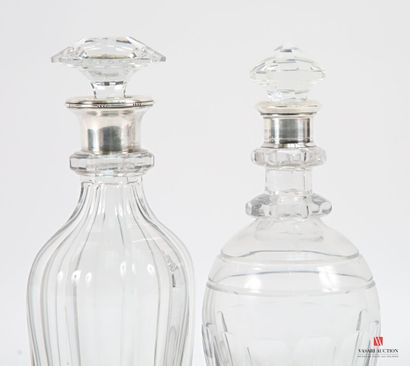 Ensemble de deux carafes en cristal ornées...