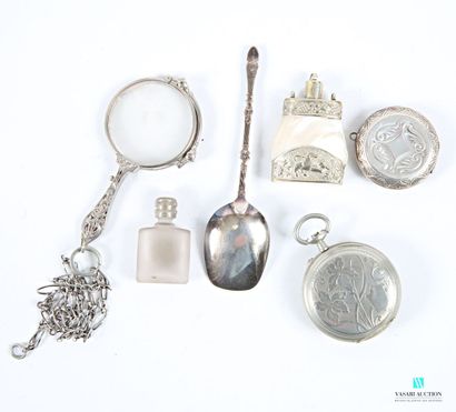 Lot comprising a gousset watch, the white...