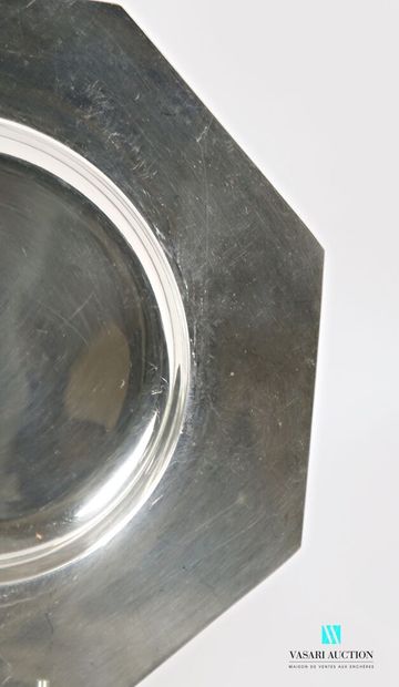 Octagonal dish in silver-plated metal. 
Goldsmith:...