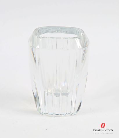 BACCARAT Manufacture de
Petit vase en cristal...