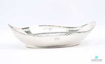 Corbeille en argent de forme navette posant...
