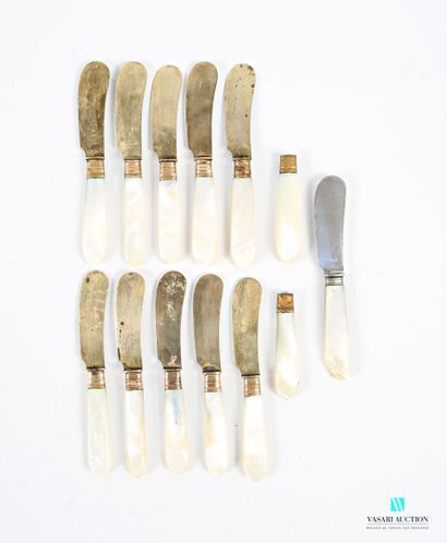 Suite of ten tartineurs, mother-of-pearl...