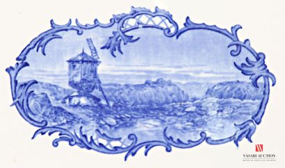 DELFT 
Earthenware fish dish decorated in...