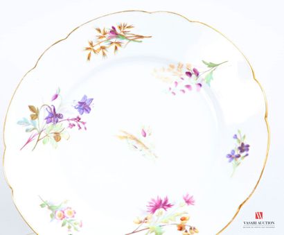 Suite of twenty white porcelain dessert plates...