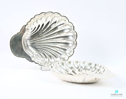 A pair of silver-plated shell-shaped baskets...