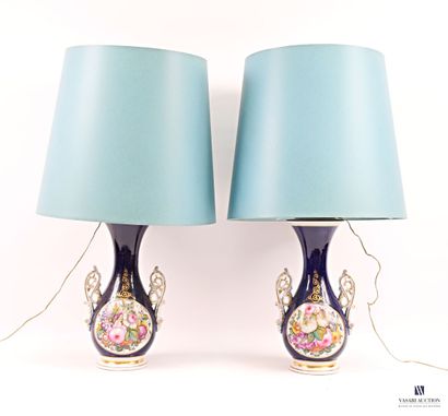 Paire de lampes balustres en porcelaine à...