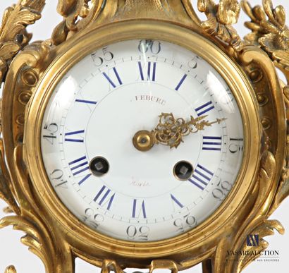 Pendule en bronze doré, le cadran émaillé...