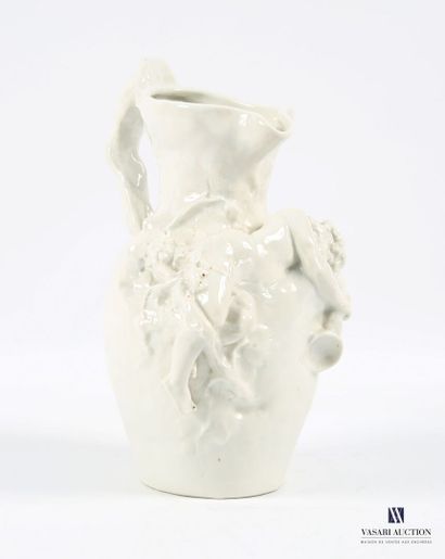 VITAL-CORNU Charles (1851-1927)
Broc en porcelaine...