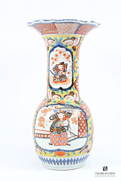 JAPON
Vase balustre à décor polychrome dit...