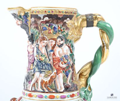CAPODIMONTE
Important pichet en porcelaine...