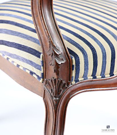 Paire de fauteuils en acajou mouluré et sculpté,...