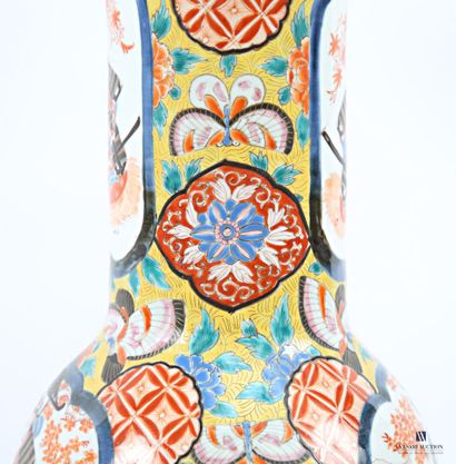 JAPON
Vase balustre à décor polychrome dit...