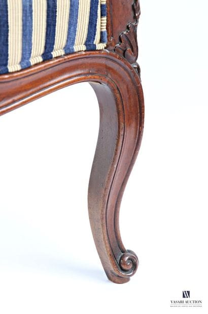 Paire de fauteuils en acajou mouluré et sculpté,...