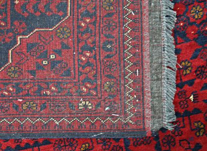 Tapis probablement Turkmène (chaine, trame...