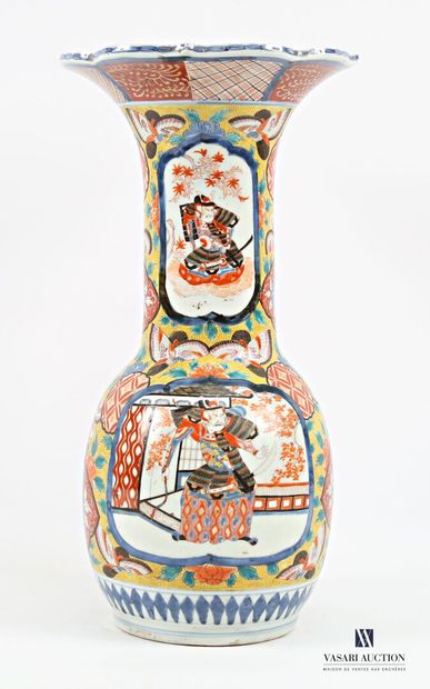 JAPON
Vase balustre à décor polychrome dit...