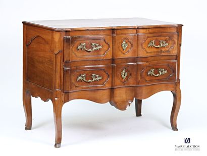 Commode sauteuse en bois naturel mouluré...