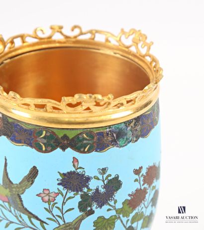 Pot en émaux cloisonnés polychrome à décor...