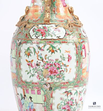 CHINE - Canton
Paire de vases de forme balustre...