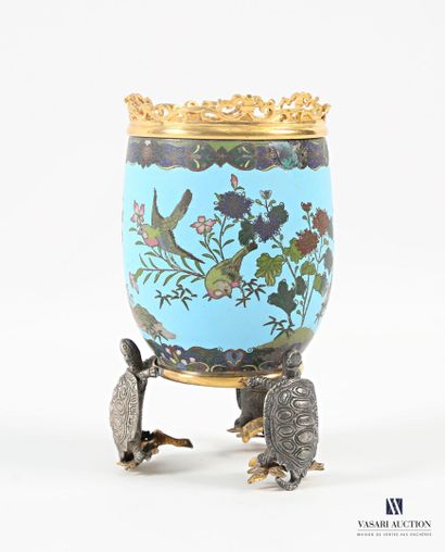 Pot en émaux cloisonnés polychrome à décor...