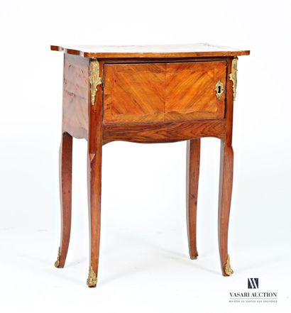 Table de chevet en placage de bois de rose...