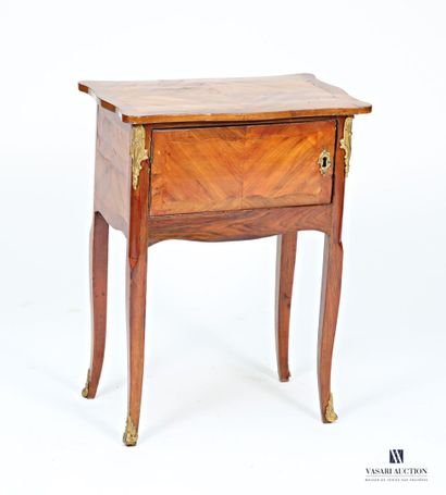 Table de chevet en placage de bois de rose...