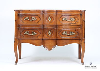 Commode sauteuse en bois naturel mouluré...