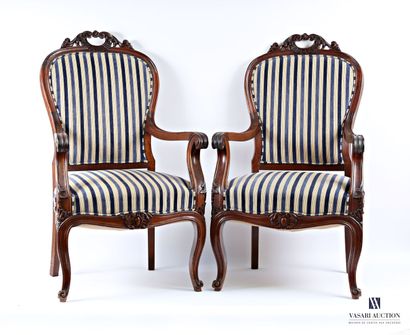 Paire de fauteuils en acajou mouluré et sculpté,...