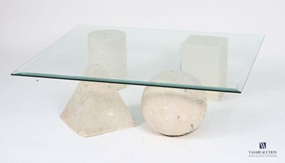 Table basse, le plateau en verre biseauté...