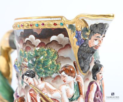 CAPODIMONTE
Important pichet en porcelaine...