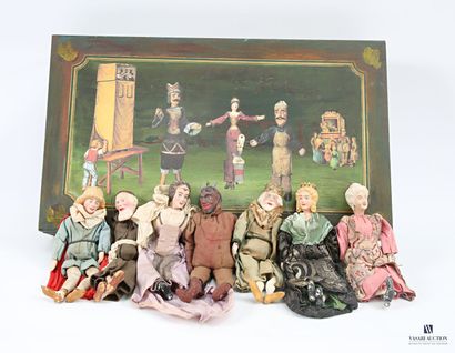 Ensemble de sept marionnettes articulées...
