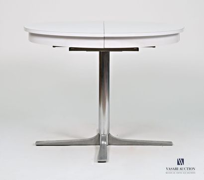 Table de salle à manger, le plateau en mélaminé...