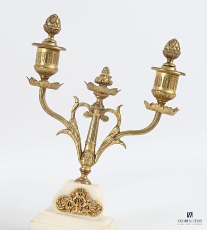 Garniture de cheminée en albâtre et bronze...