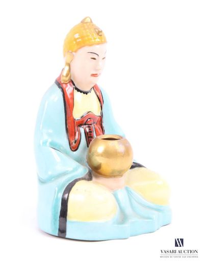 LIMOGES
Veilleuse en porcelaine figurant...
