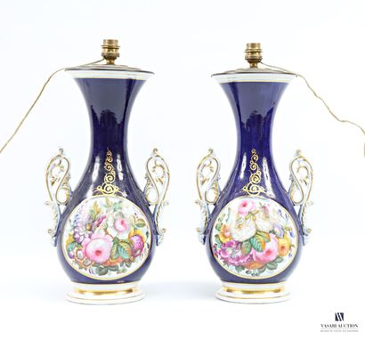 Paire de lampes balustres en porcelaine à...