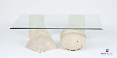 Table basse, le plateau en verre biseauté...