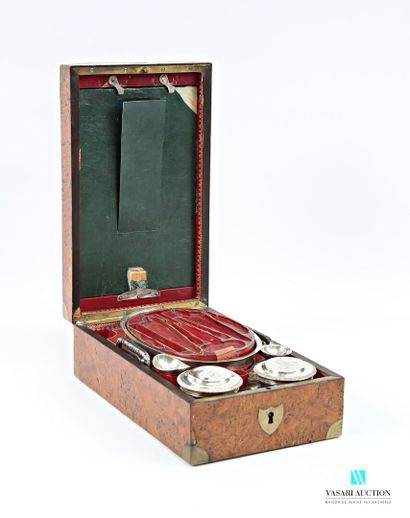 Coffret, nécessaire de voyage en placage...