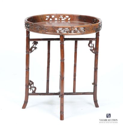 CHINE
Table en bois mouluré et sculpté, le...