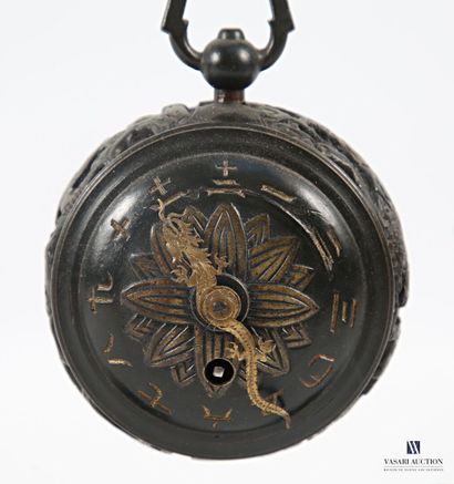 Pendule portique japonisante en bronze à...