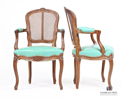 Paire de fauteuils en bois naturel mouluré...