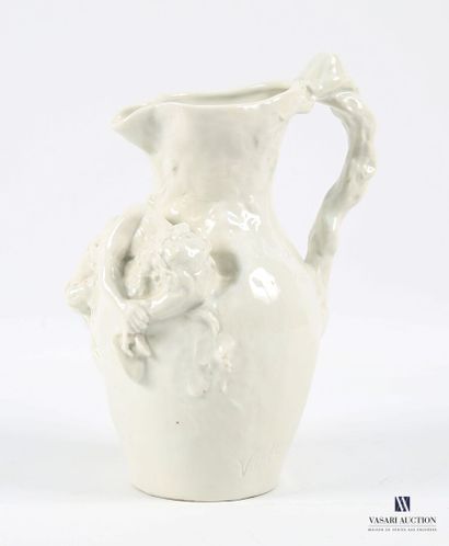 VITAL-CORNU Charles (1851-1927)
Broc en porcelaine...