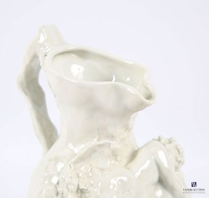 VITAL-CORNU Charles (1851-1927)
Broc en porcelaine...