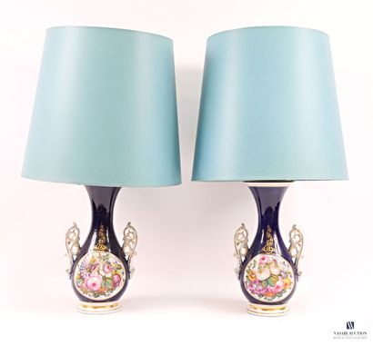 Paire de lampes balustres en porcelaine à...