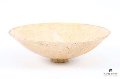 Coupe en céramique à glaçure crème de type...
