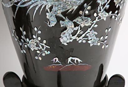 Importante paire de vases de forme balustre...