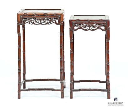 CHINE
Deux tables gigognes en bois mouluré...